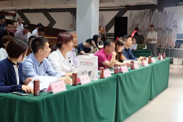 /></p><p>金雞湖端午龍舟賽作為一項(xiàng)親民、聚民、樂民的群眾體育活動(dòng)，自2010年以來已連辦7年，已成為蘇州工業(yè)園區(qū)和蘇州市最具有代表性的節(jié)慶品牌之一。</p><p style=